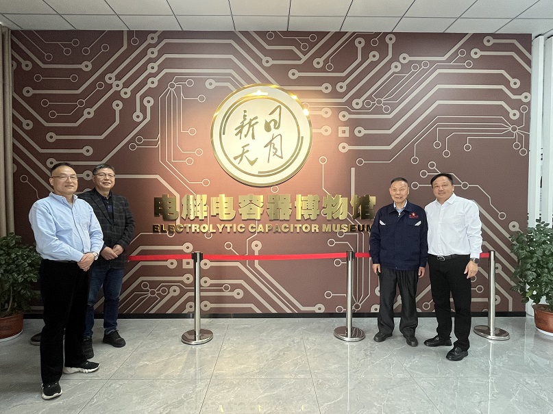 中國(guó)電子元件行業(yè)協(xié)會(huì)電容器分會(huì)副秘書(shū)長(zhǎng)凌建民一行深入黃山振州考察調(diào)研